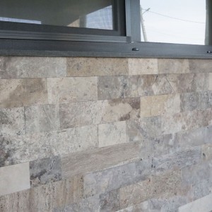 Silver Travertin, antikolt csíkok, 10 x vh x 1 cm