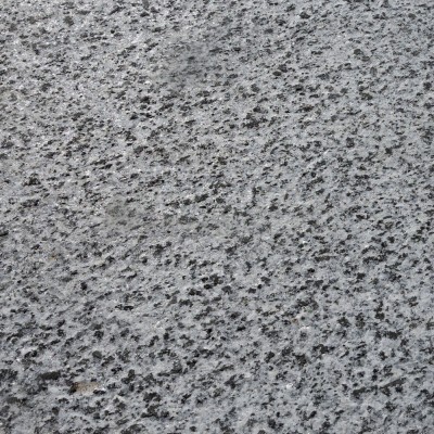 Szürke lángolt felületű gránit, 60x30x2 cm